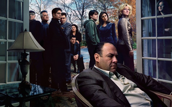 The Sopranos é uma série  que retrata os dramas familiares de uma chefe da máfia 